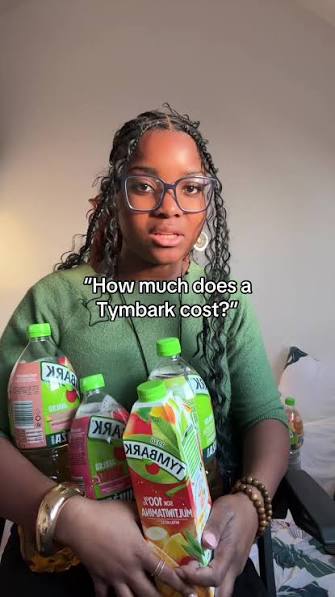 Tymbark influencer presenting fruit drinks